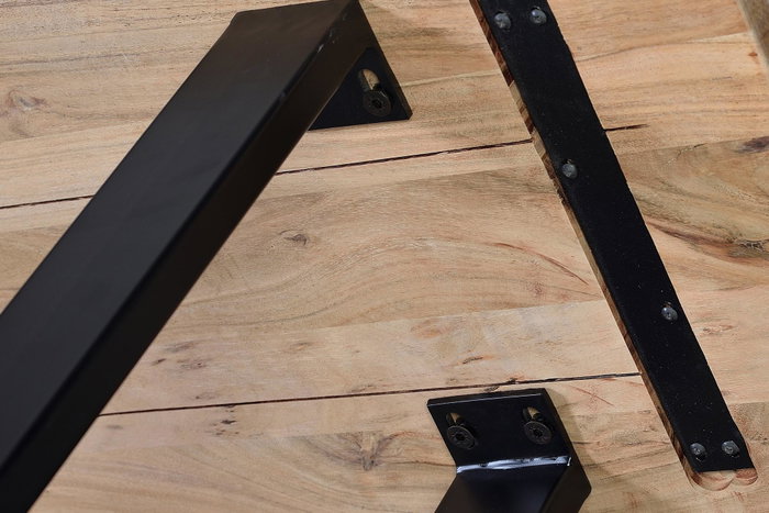 GINER Y COLOMER Banc en bois d'acacia massif et fer noir, dimensions L180 x P42 x H45 cm, nécessite assemblage